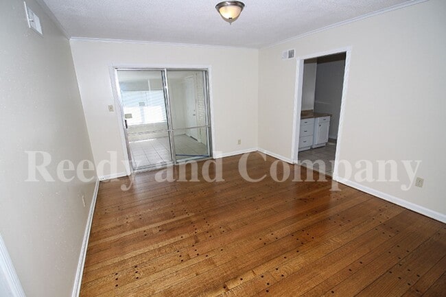 Building Photo - 5072 Cresser St