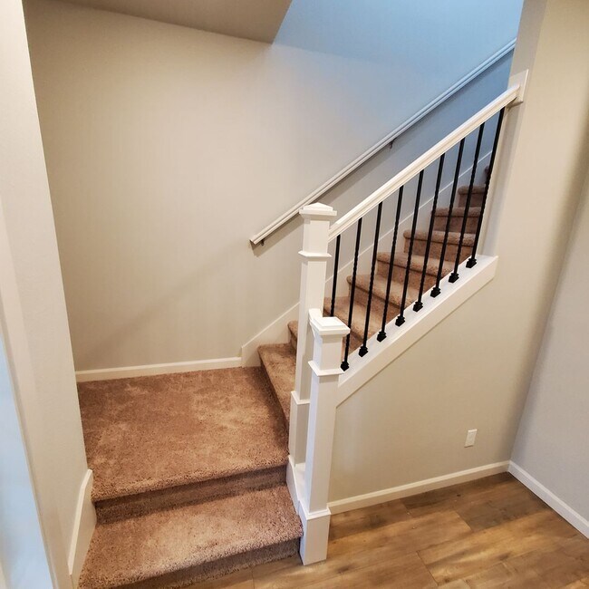 Building Photo - New 3 bedroom 2 bath home in Albany, Easy drive to Corvallis, Lebanon or I-5