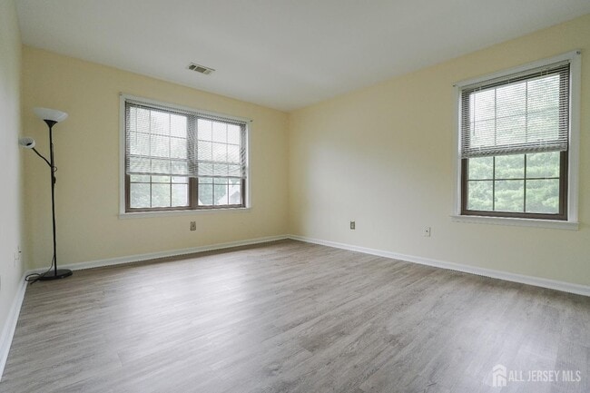 Building Photo - 809 Woodhaven Dr
