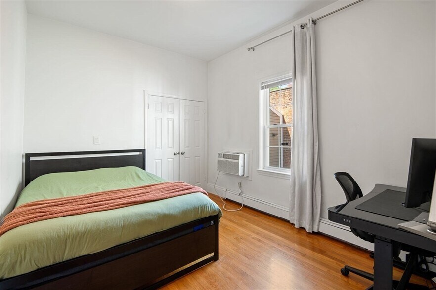 Building Photo - 249 Roxbury St