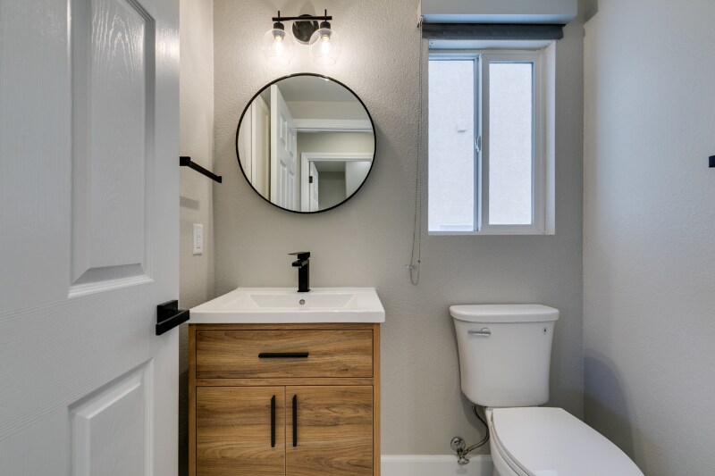 Building Photo - 10908 Royal Highlands St