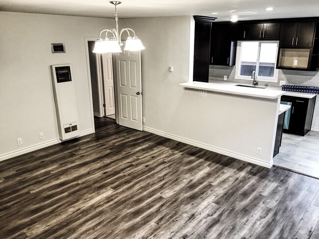 Building Photo - 1526 Corinth Ave