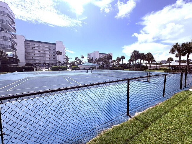 Building Photo - 5151 N Hwy A1A