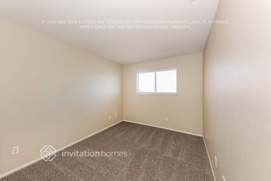 Building Photo - 2642 N Maple Ave