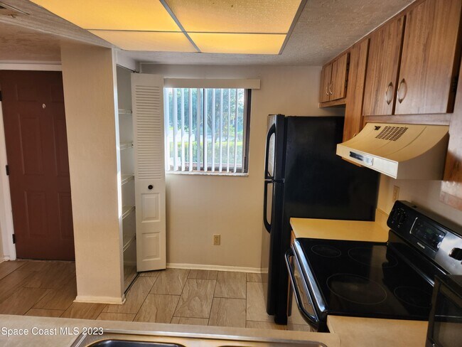 Building Photo - 1702 University Ln