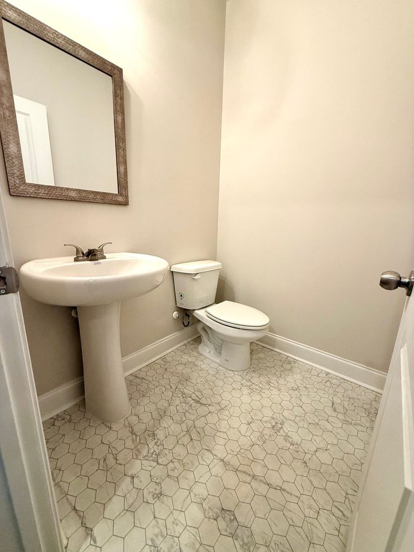 Building Photo - 1278 Ainsworth Alley