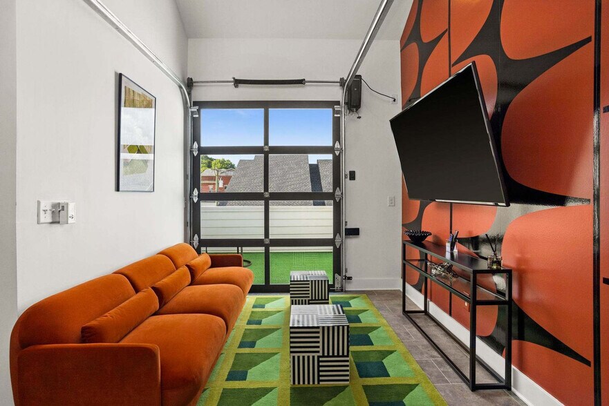 Primary Photo - 770 E Argyle Ave