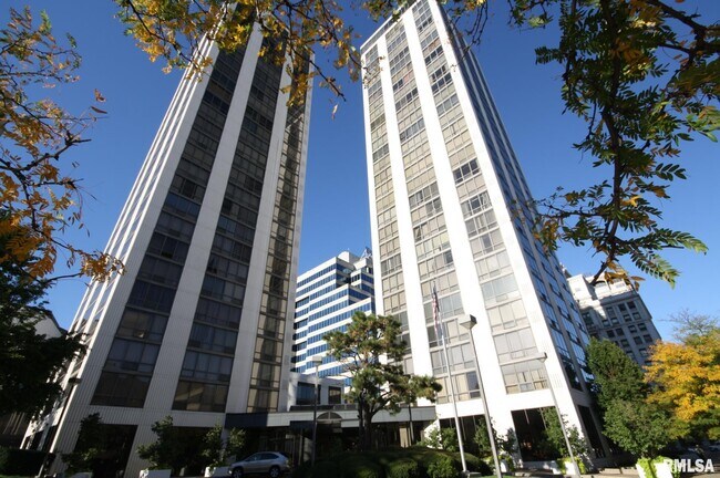 Building Photo - 125 SW Jefferson Ave