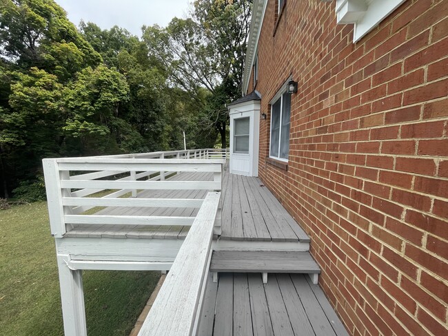 Building Photo - 156 Scottsmill Rd