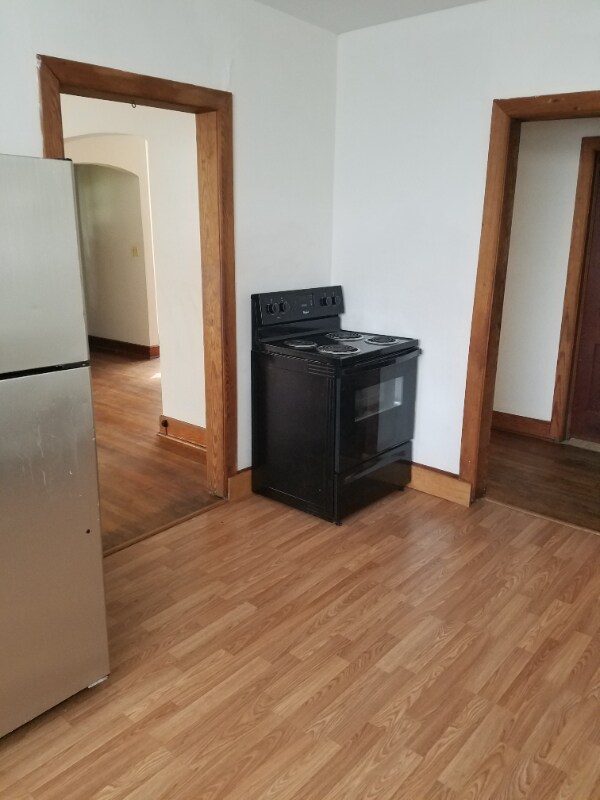 Building Photo - 300 Bowers St