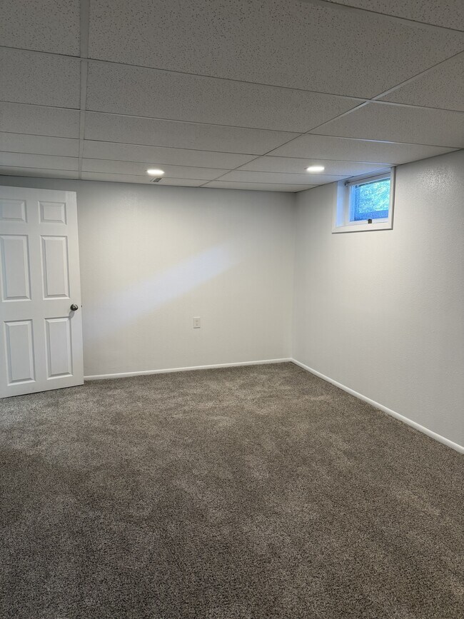 Building Photo - 2520 Lillis Ln