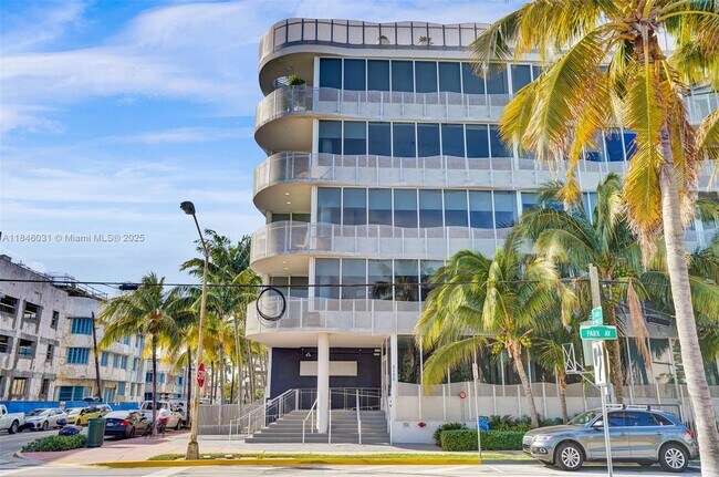 Building Photo - 2100 Park Ave
