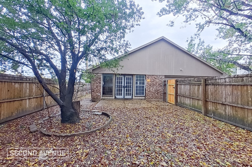 Building Photo - 9124 Pinehaven Dr