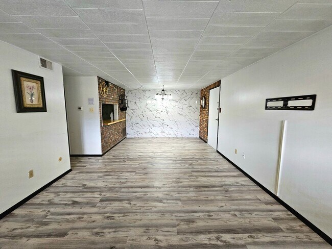 Building Photo - 323 Ridge Point Cir