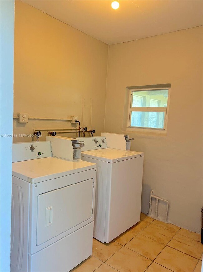 Building Photo - 5218 SW 91st Ave