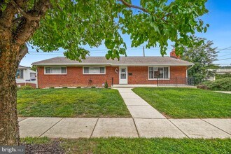 Building Photo - 8005 Murray Hill Dr