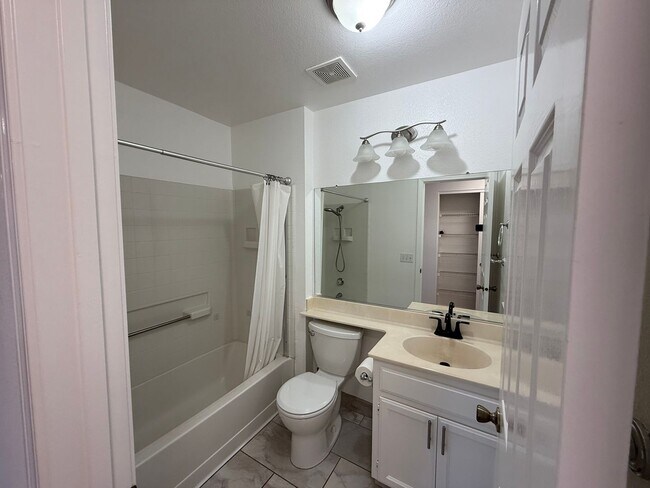 Building Photo - Single story with 3-car Garage!!