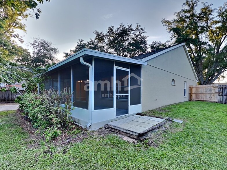 Building Photo - 26922 Carmen Pl