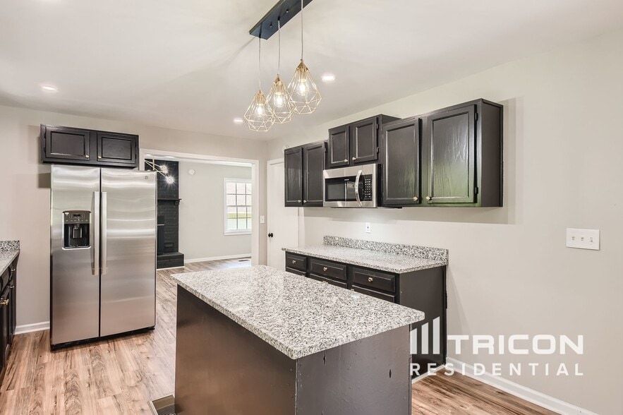 Building Photo - 535 Circle Dr