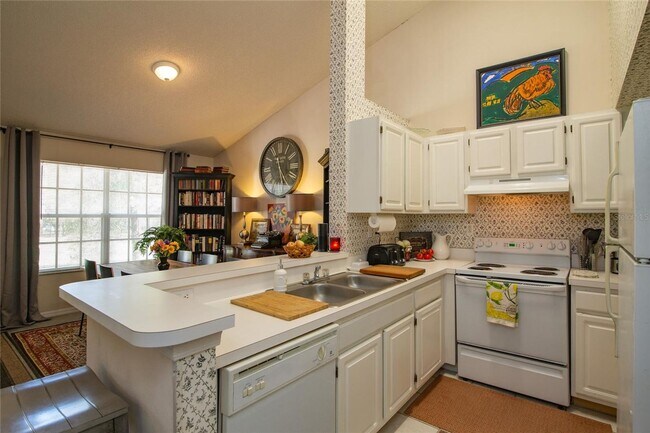 Building Photo - 2/2 Condo in The Links @ Haile Plantation - available mid-May!