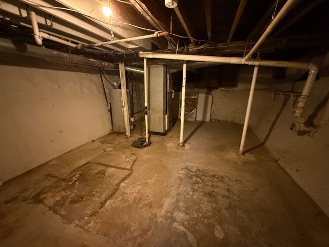 Building Photo - Single-Family Home Close to Henry Ford Hos...