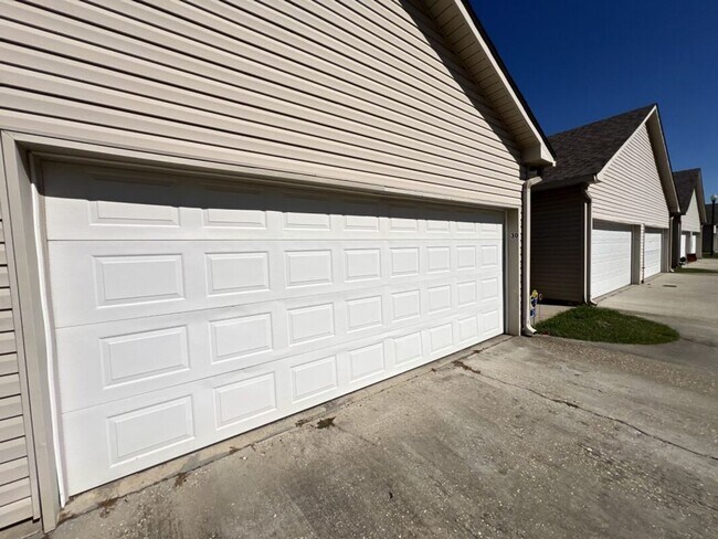 Building Photo - Newly updated! 3 bd, 2 bath condo in Zachary's Cottages at Blue Herron