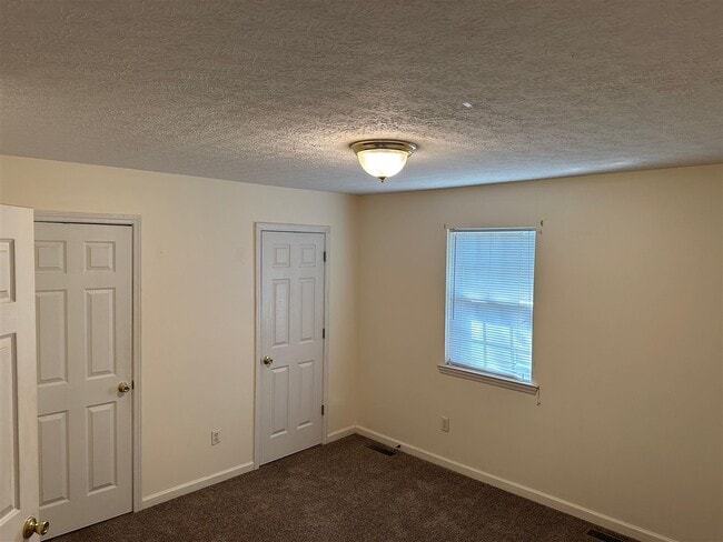 Building Photo - 1302 Smallhouse Rd