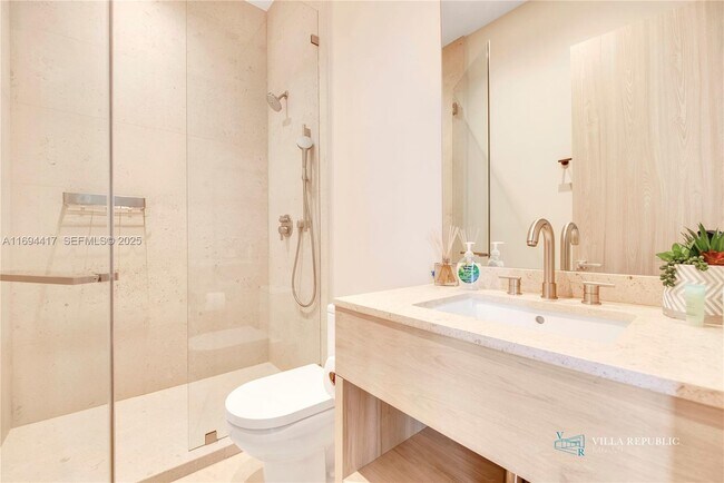 Building Photo - 1200 NE 87th St