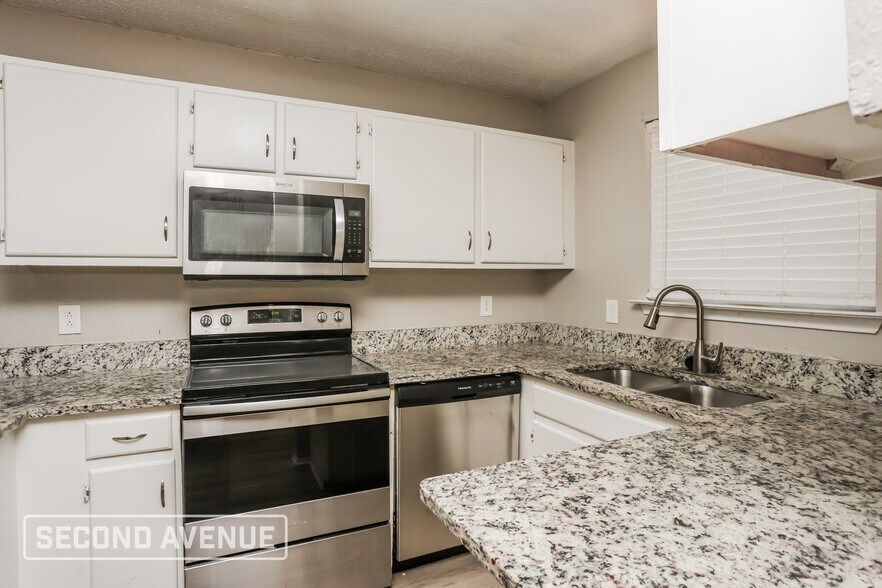 Building Photo - 1340 Cy Blackburn Cir