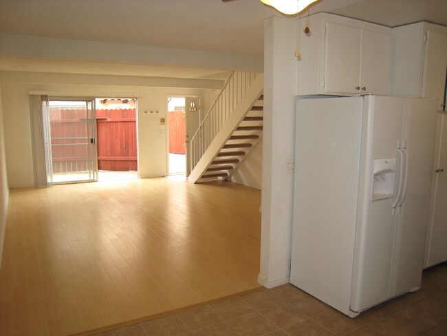 Building Photo - 719 N Eucalyptus Ave