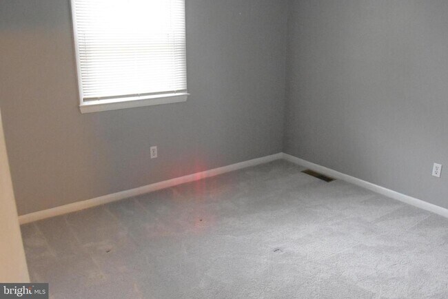 Building Photo - 936 Longfellow Ct