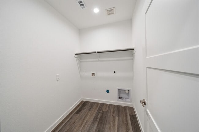 Building Photo - 1613 Sunbend Ln