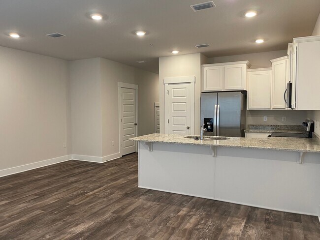 Building Photo - 1630 Iroquois Ct