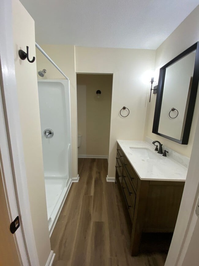 Building Photo - Cottage home, 5 minutes to Wrightsville Be...