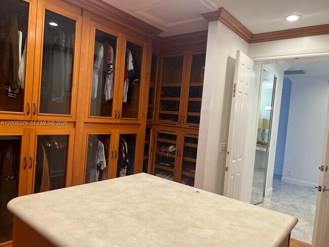 Building Photo - 2534 Poinciana Dr