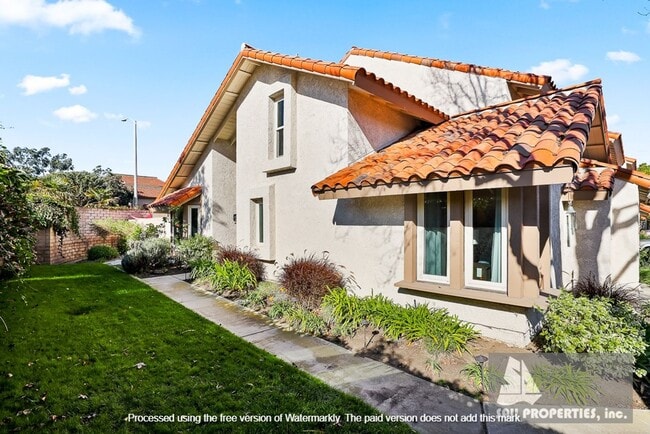 Building Photo - Beach townhome Vacation Rental with two ca...