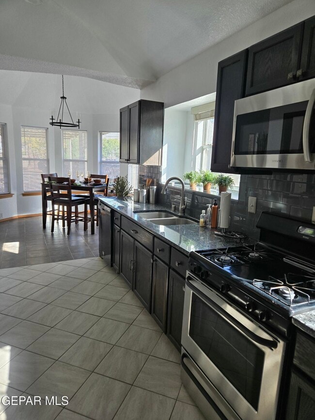 Building Photo - 5936 Oleaster Dr