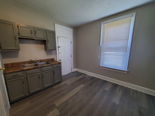 Building Photo - Three-bedroom 2 Full Bath Single-Family Ho...