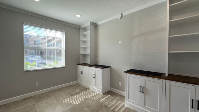 Building Photo - Charming 2-Bed Townhouse with on Ashley River Road!