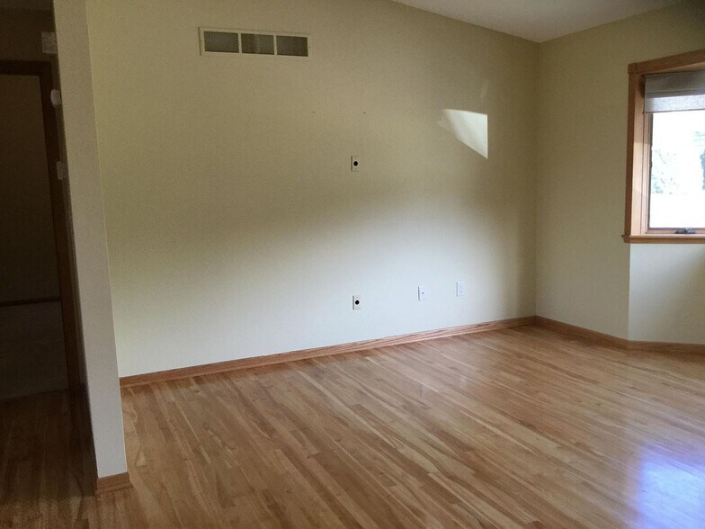 Living room - 3991 Whiting Ln NE