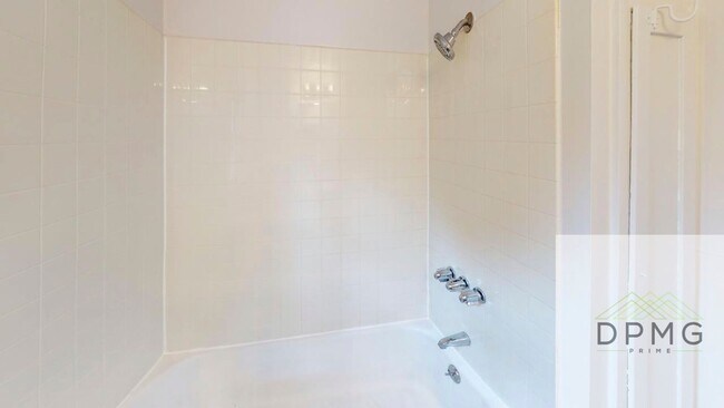 Building Photo - 122 S Hosmer St