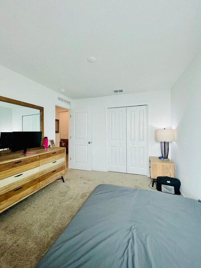 Building Photo - 639 Daring Dr
