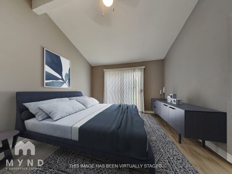 Building Photo - 2403 Summer Spring Dr