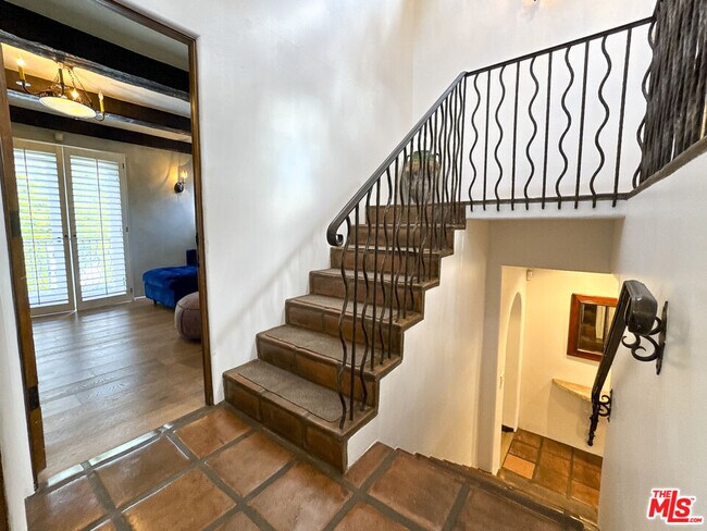 Building Photo - 1407 N Beverly Dr