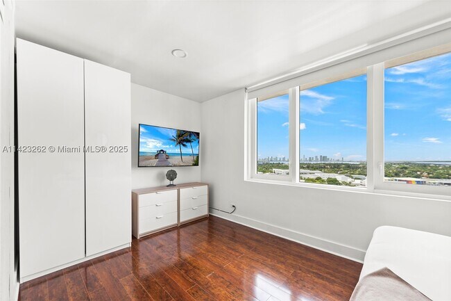 Building Photo - 2301 Collins Ave