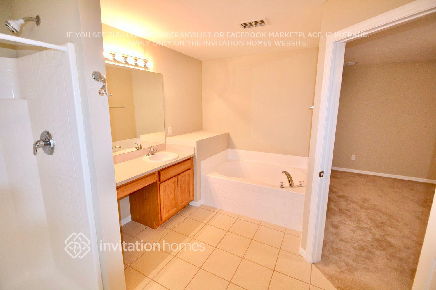 Building Photo - 1121 SW 4th Ln