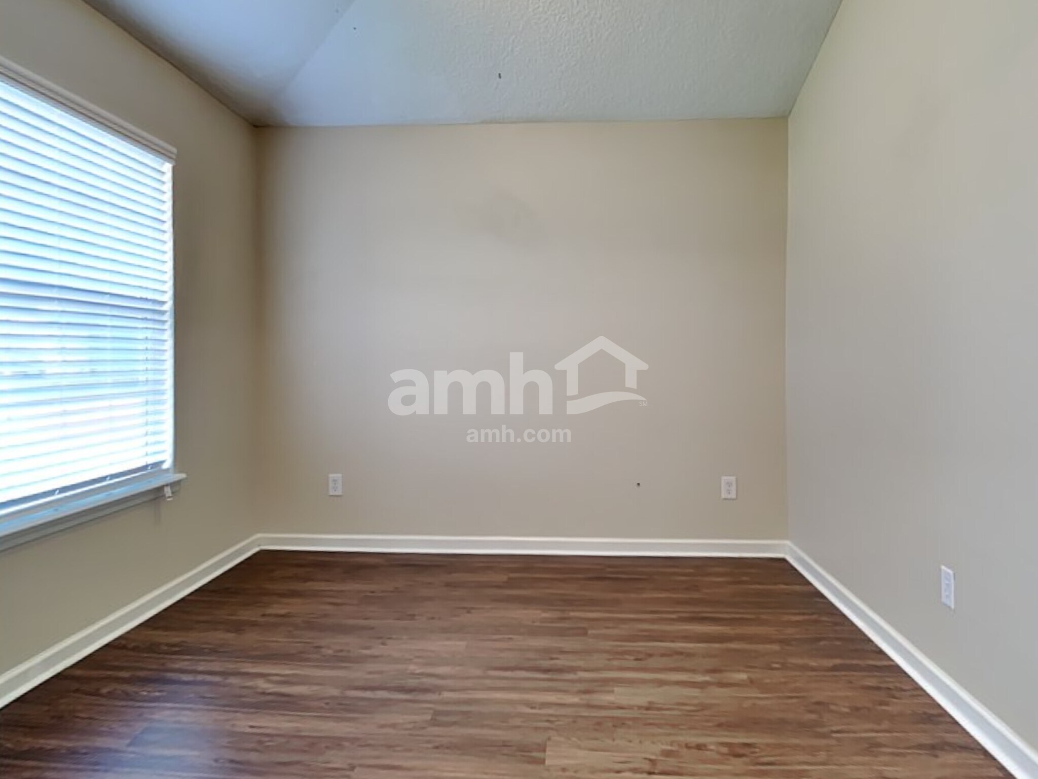 Building Photo - 7152 Rapid River Dr N
