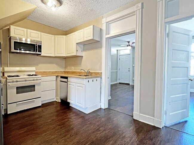 Building Photo - 16 S Stafford Ave