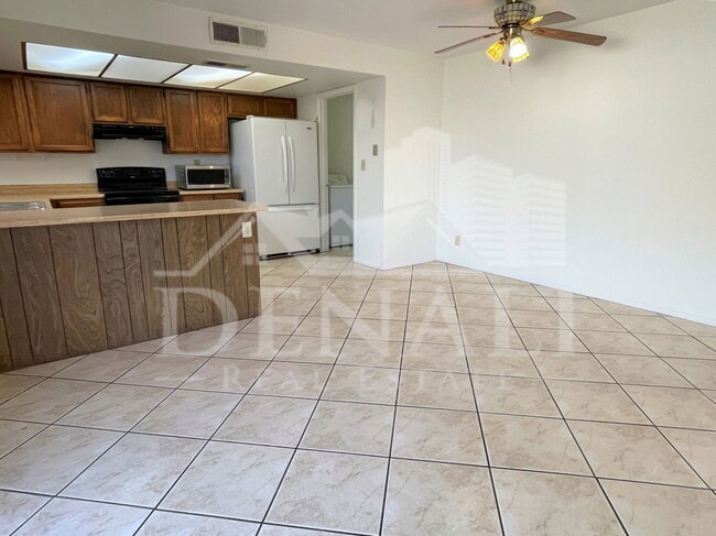 Building Photo - 4746 W Aster Dr