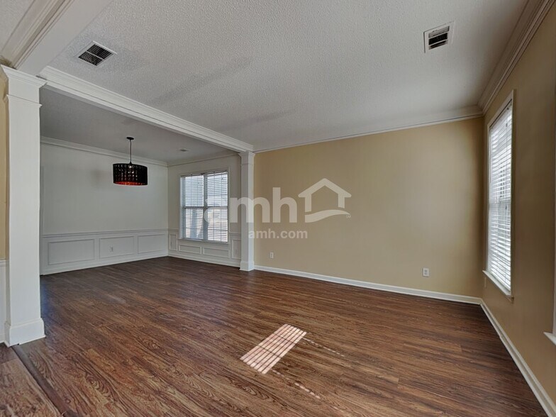 Building Photo - 2208 Sprucewood Dr NW